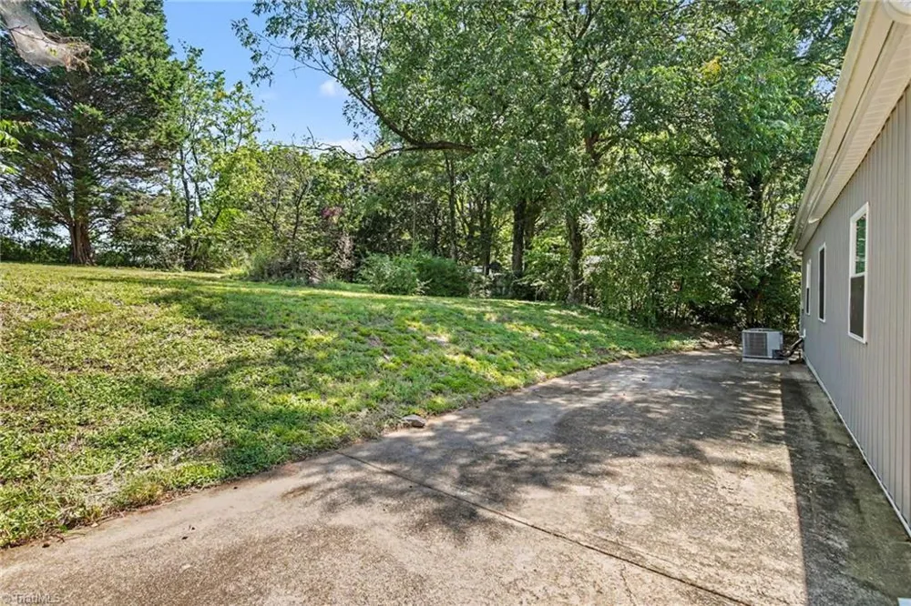 933 E King Street King, NC 27021