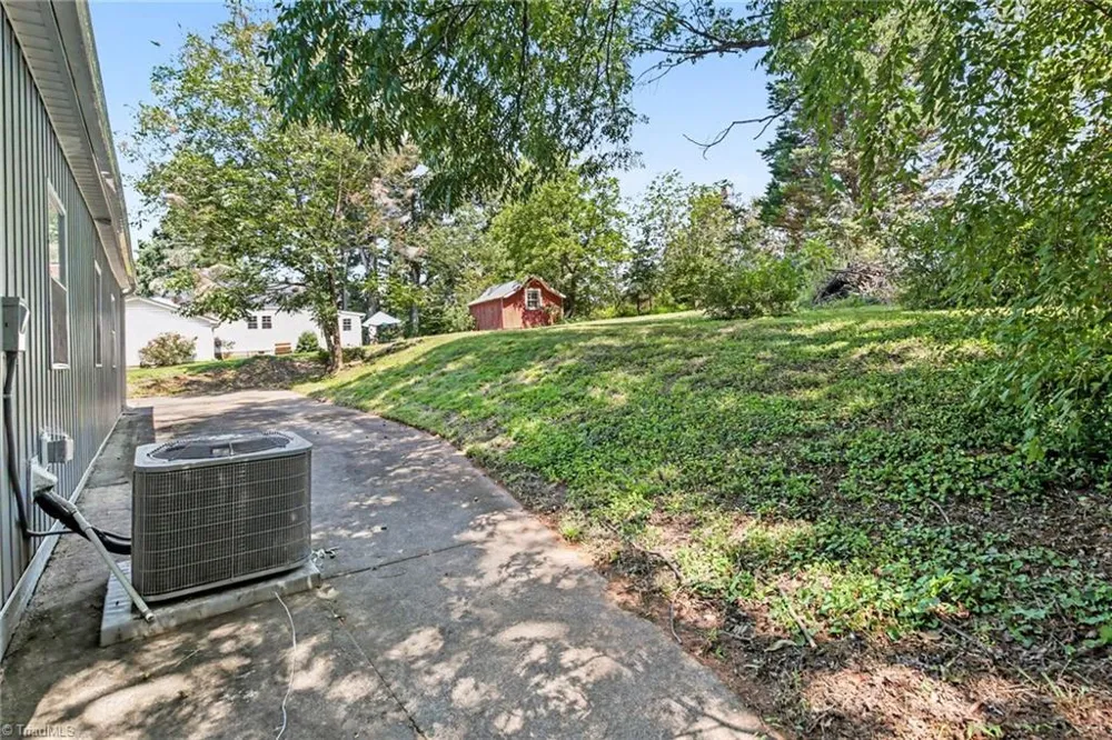 933 E King Street King, NC 27021