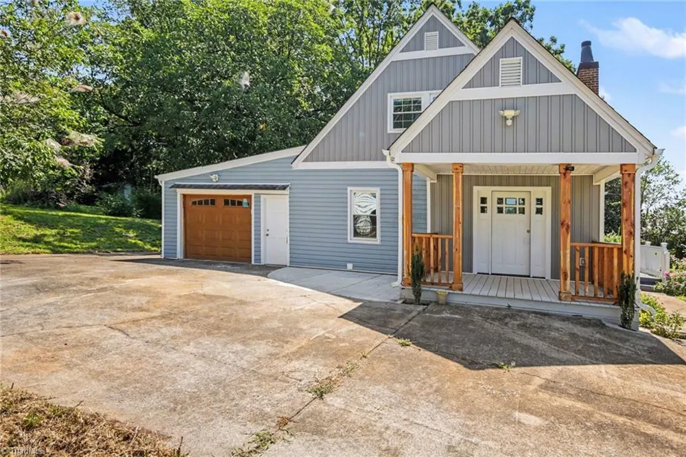 933 E King Street King, NC 27021