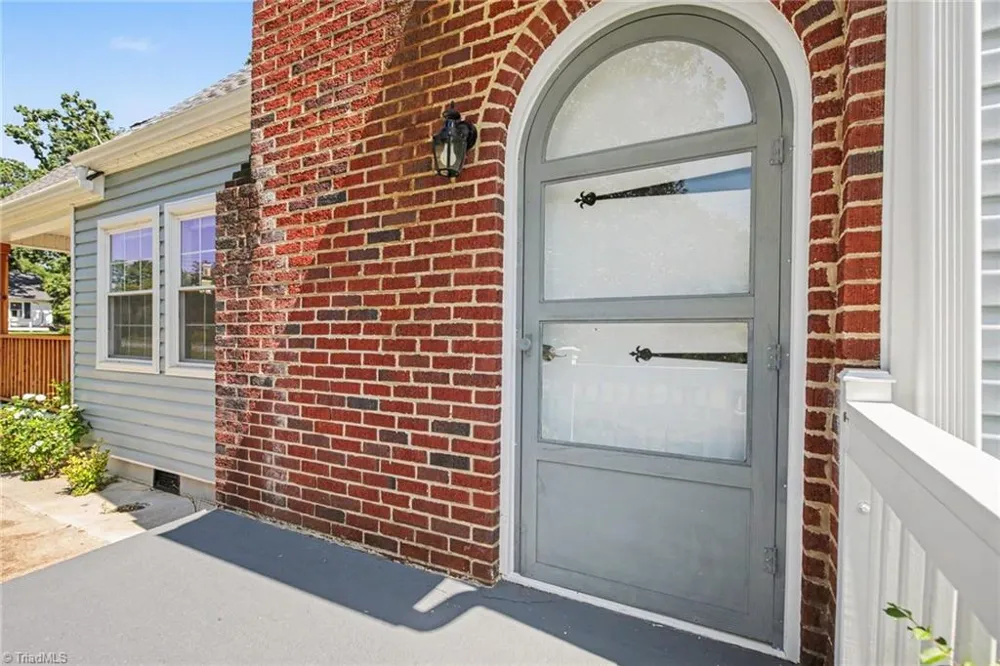 933 E King Street King, NC 27021
