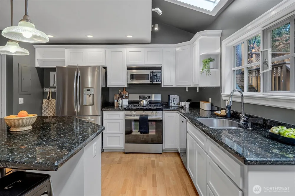 2650 Walnut Avenue SW Seattle, WA 98116
