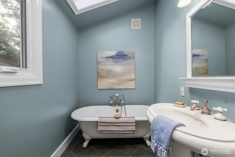 2650 Walnut Avenue SW Seattle, WA 98116