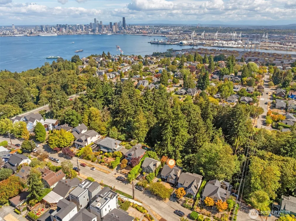 2650 Walnut Avenue SW Seattle, WA 98116