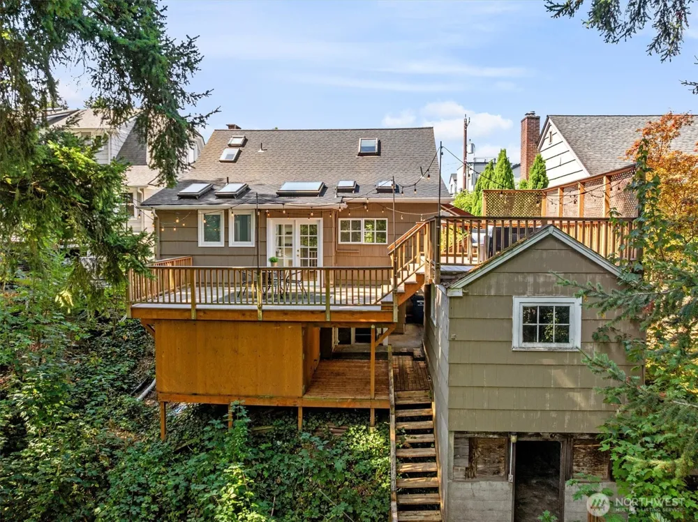 2650 Walnut Avenue SW Seattle, WA 98116