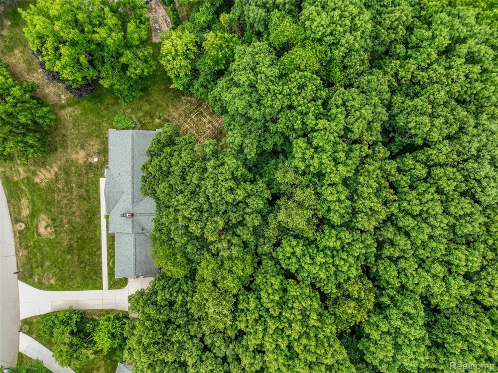 24800 Cromwell Drive Franklin Village, MI 48025