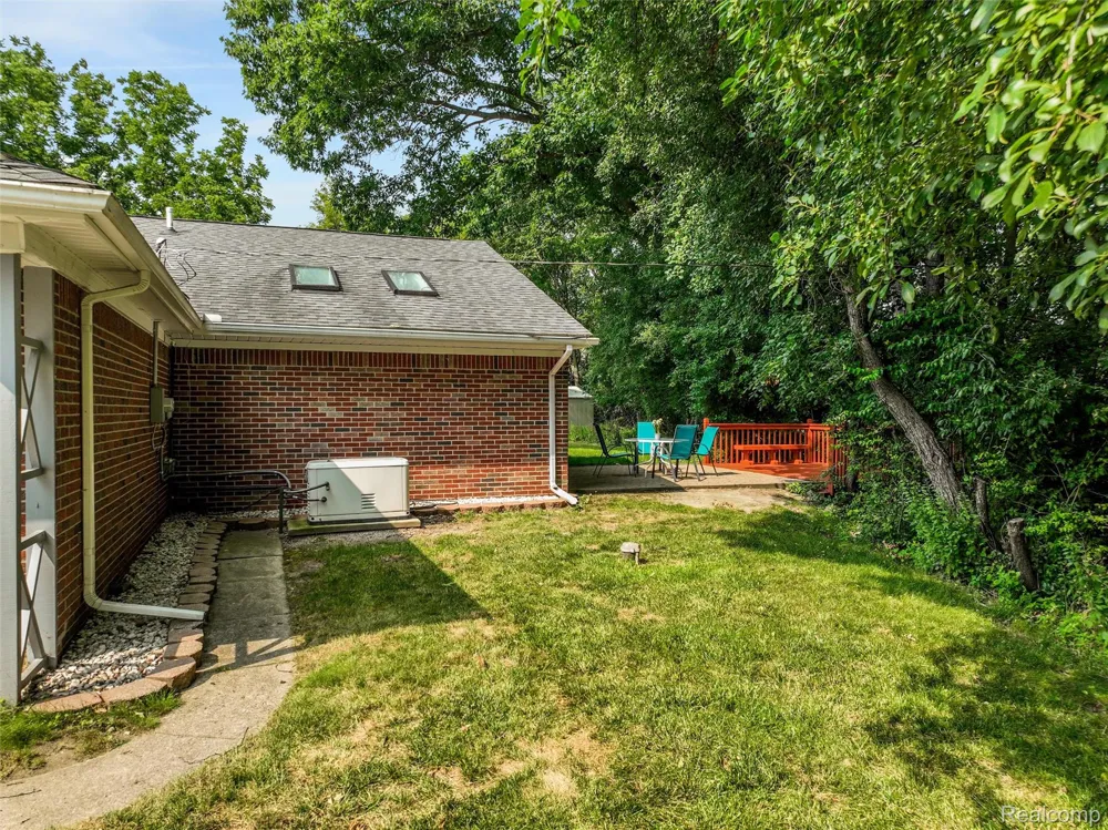 24800 Cromwell Drive Franklin Village, MI 48025