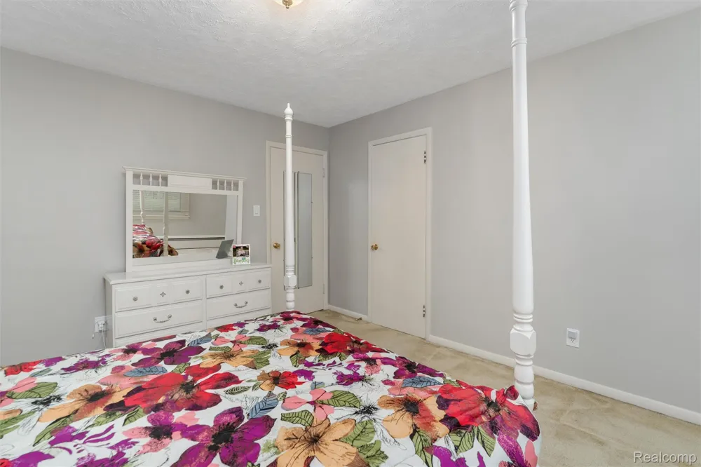 24800 Cromwell Drive Franklin Village, MI 48025