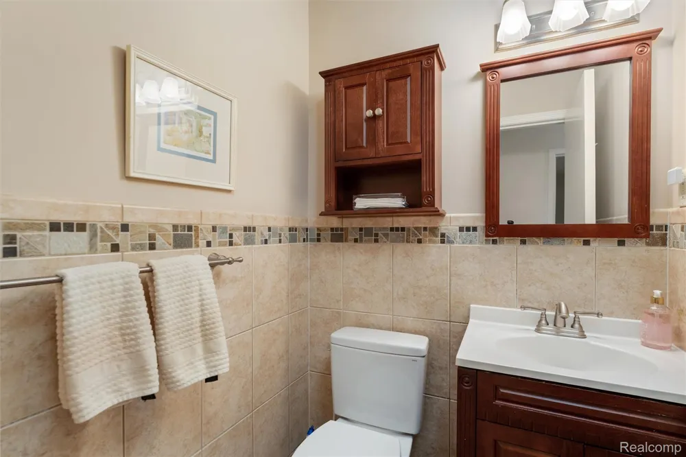 24800 Cromwell Drive Franklin Village, MI 48025