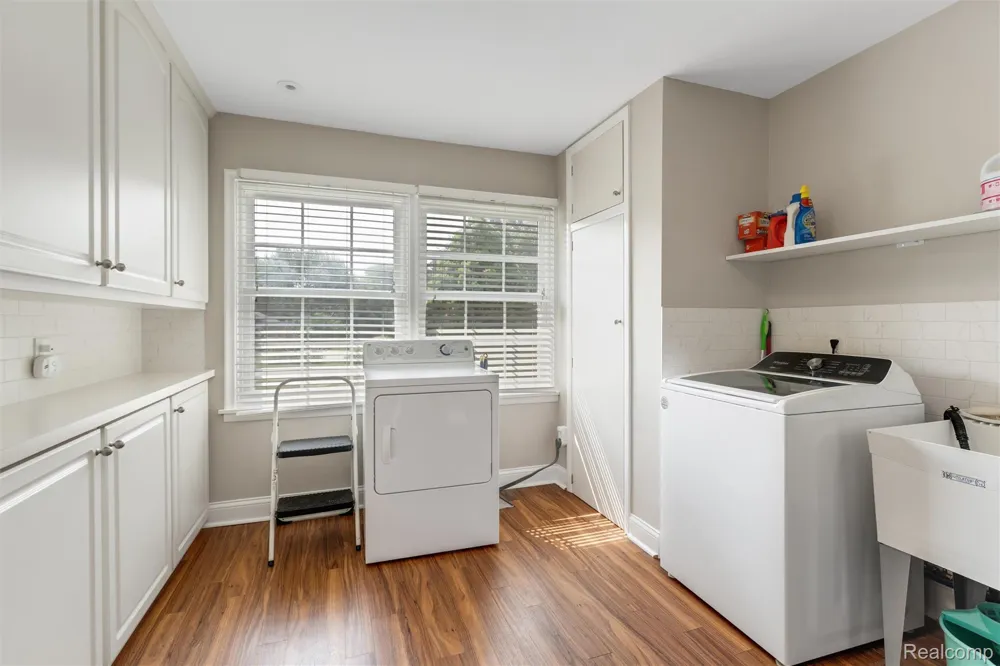 24800 Cromwell Drive Franklin Village, MI 48025