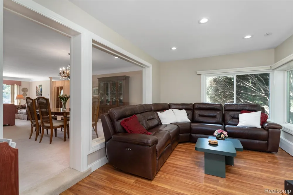 24800 Cromwell Drive Franklin Village, MI 48025