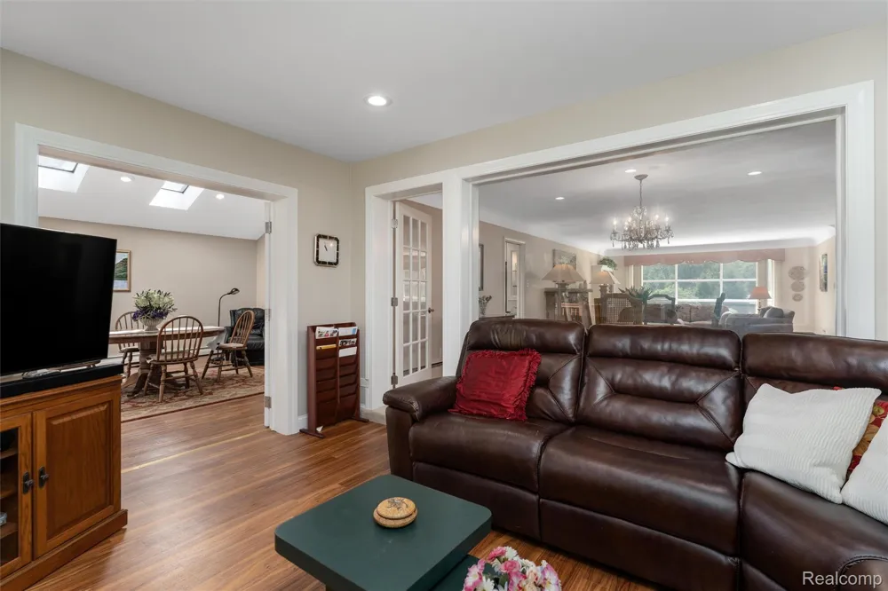 24800 Cromwell Drive Franklin Village, MI 48025