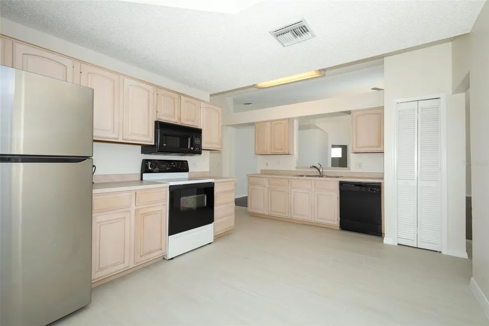 1042 PIEDMONT LAKES BOULEVARD Apopka, FL 32703