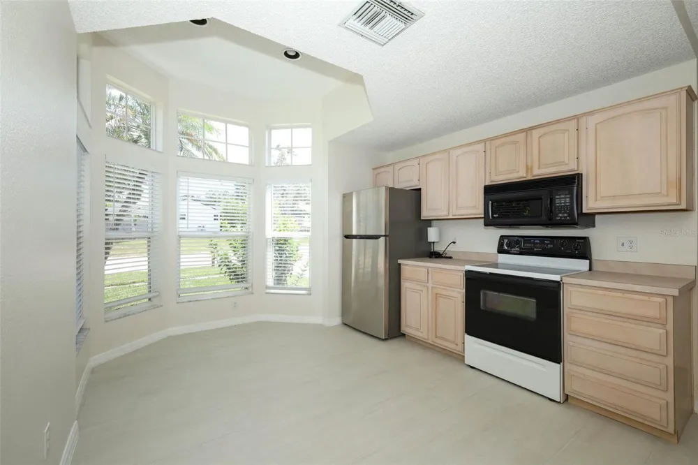 1042 PIEDMONT LAKES BOULEVARD Apopka, FL 32703
