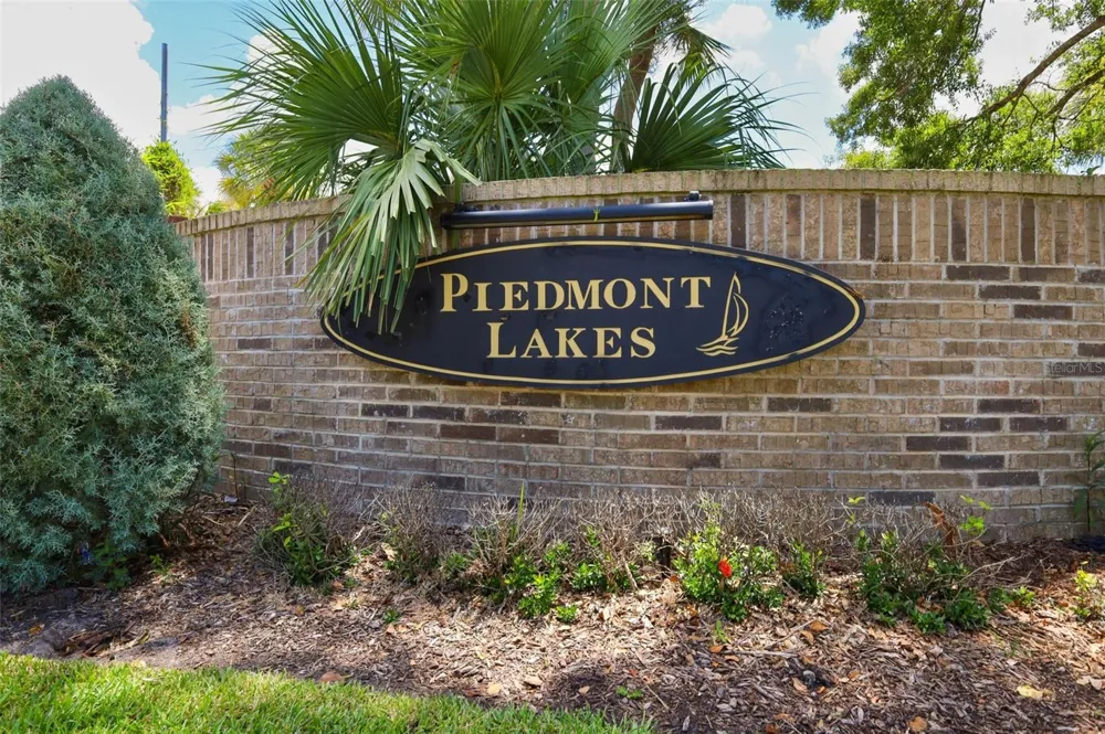 1042 PIEDMONT LAKES BOULEVARD Apopka, FL 32703