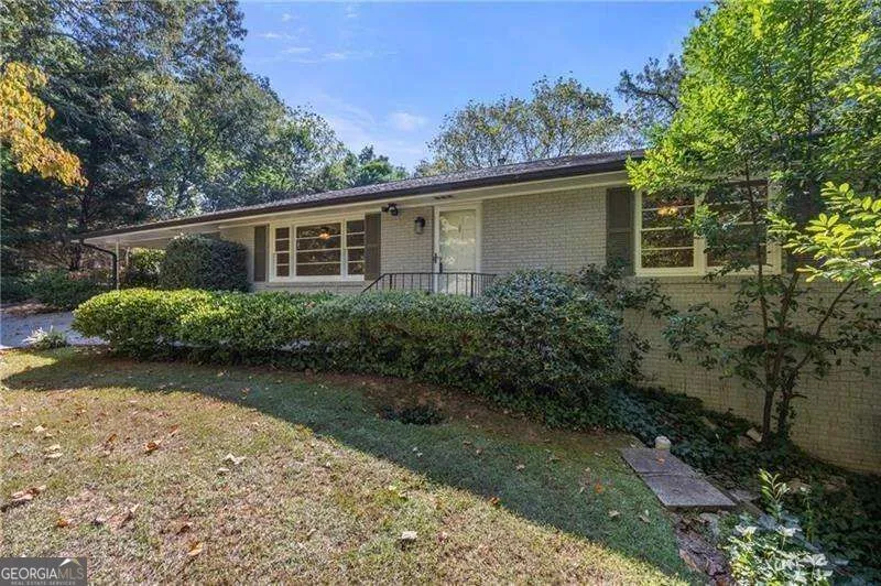 535 Valley LN Atlanta, GA 30328