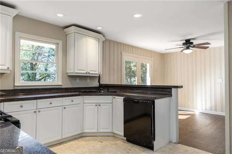 535 Valley LN Atlanta, GA 30328