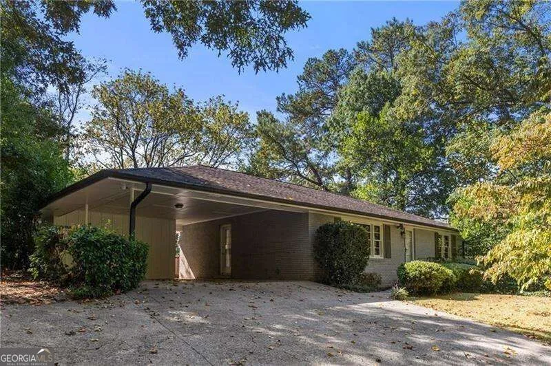 535 Valley LN Atlanta, GA 30328