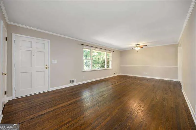 535 Valley LN Atlanta, GA 30328