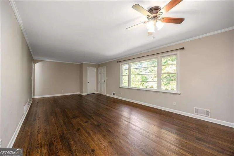 535 Valley LN Atlanta, GA 30328