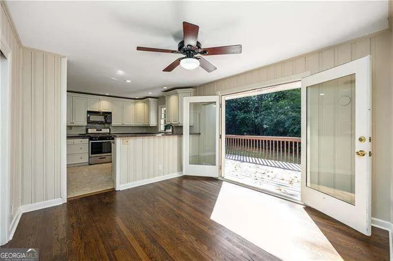 535 Valley LN Atlanta, GA 30328