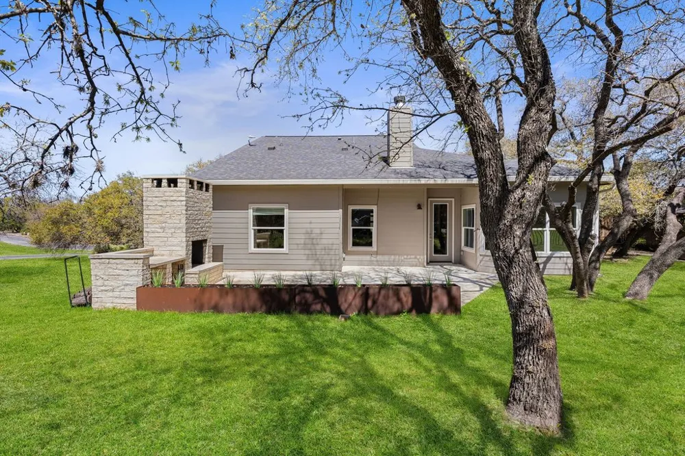 338 Coventry Road Spicewood, TX 78669