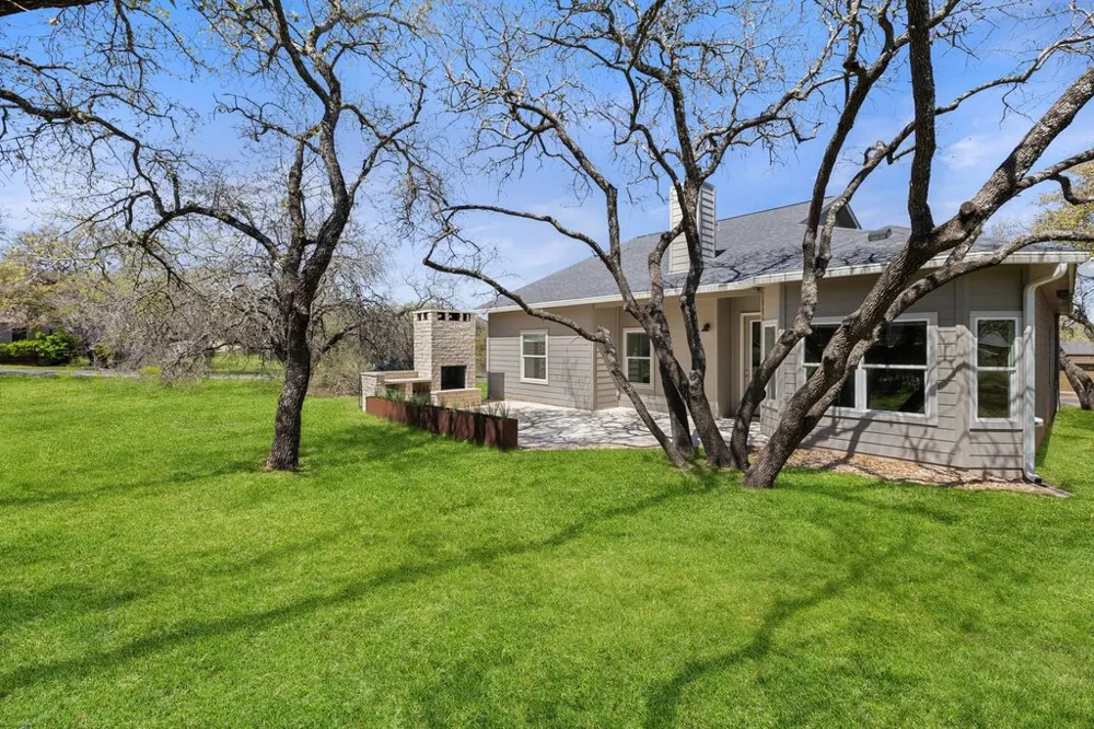 338 Coventry Road Spicewood, TX 78669