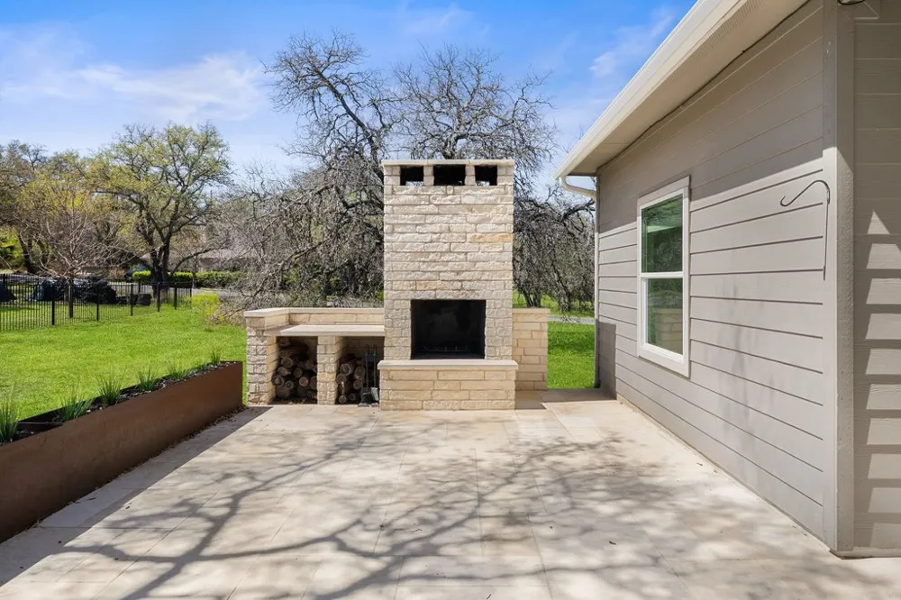338 Coventry Road Spicewood, TX 78669