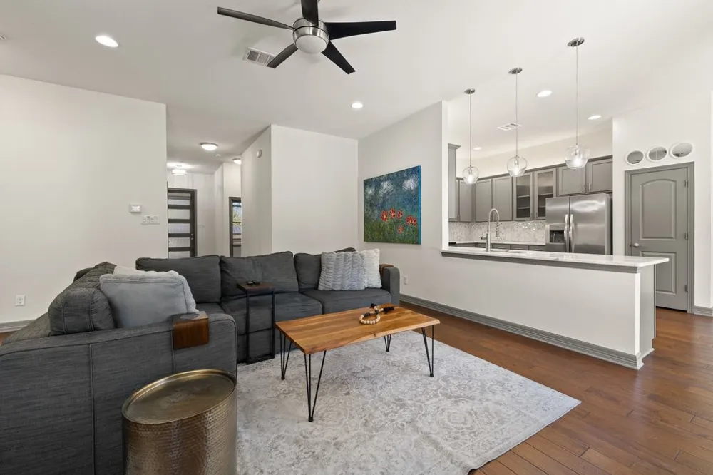338 Coventry Road Spicewood, TX 78669