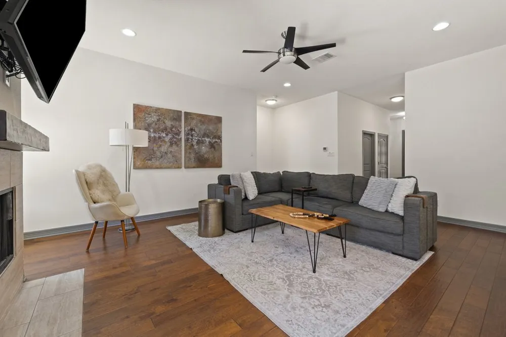 338 Coventry Road Spicewood, TX 78669