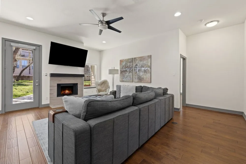 338 Coventry Road Spicewood, TX 78669