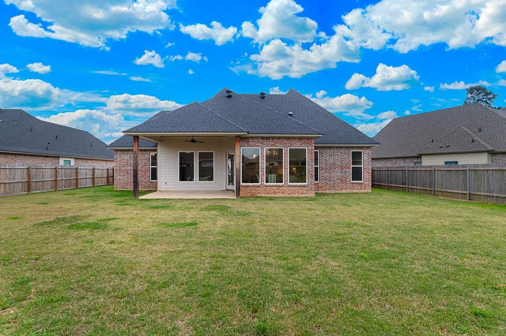 121 Sitka Loop Haughton, LA 71037