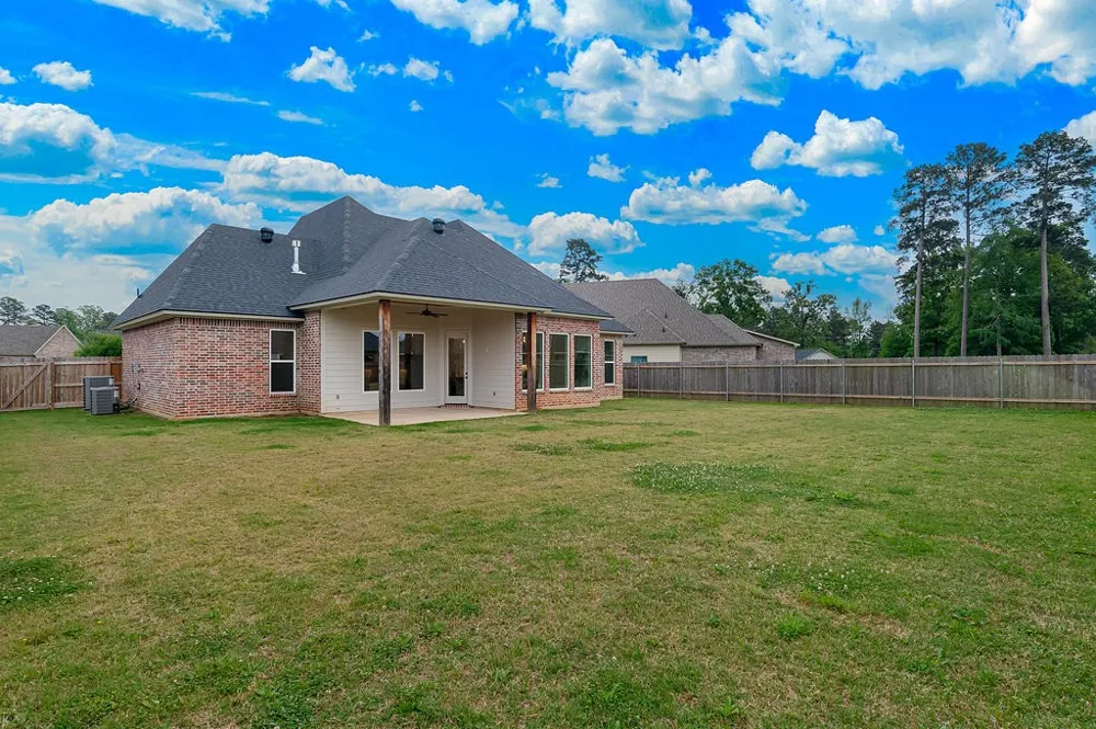 121 Sitka Loop Haughton, LA 71037