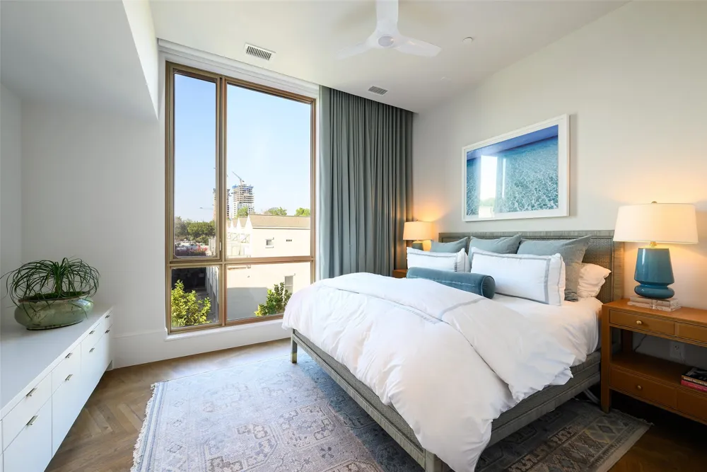4205 Buena Vista Street #302 Dallas, TX 75205