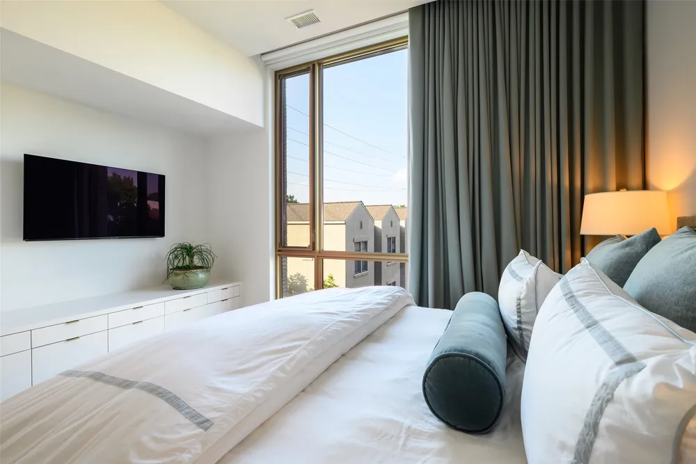 4205 Buena Vista Street #302 Dallas, TX 75205