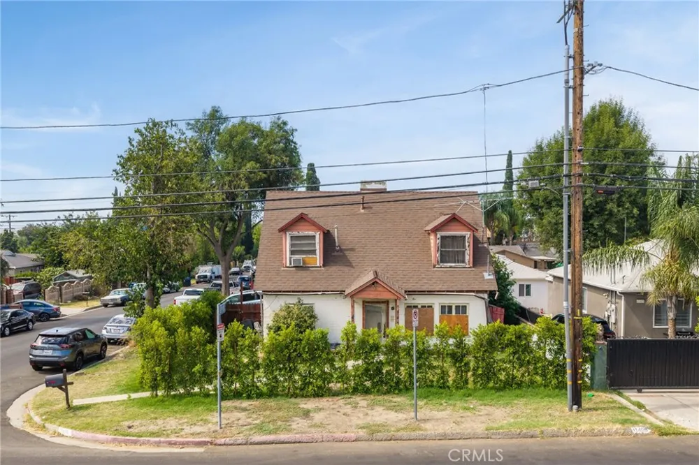 11403 Eldridge Avenue Sylmar, CA 91342