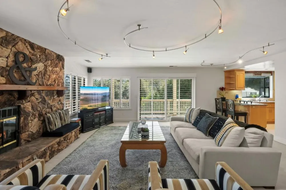 24635 Heather Heights Road Saratoga, CA 95070