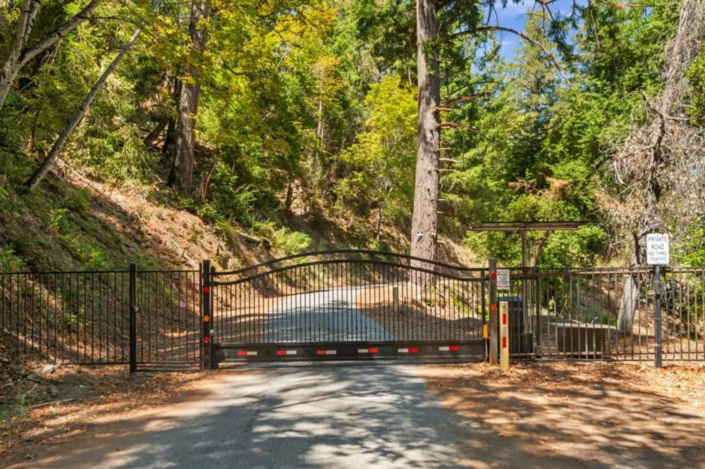 24635 Heather Heights Road Saratoga, CA 95070