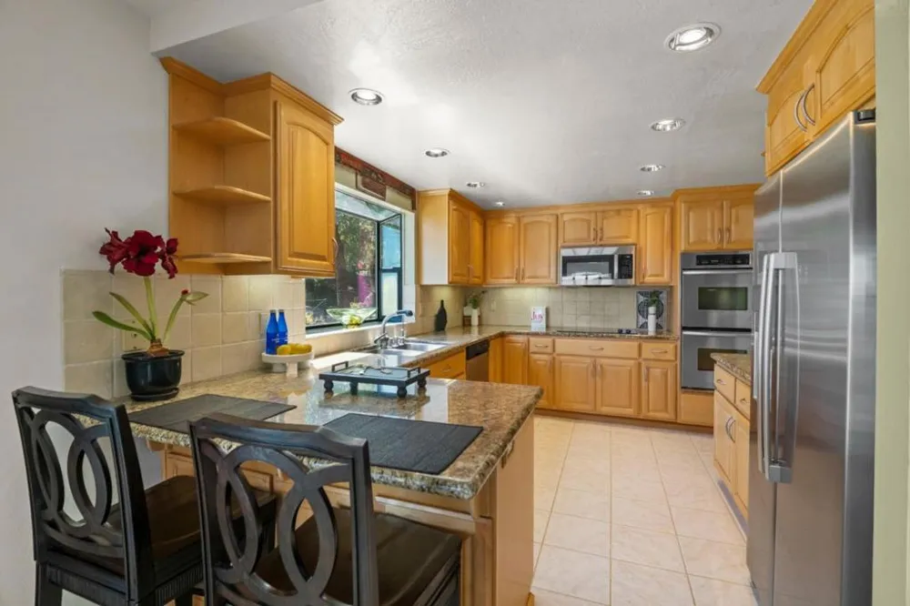 24635 Heather Heights Road Saratoga, CA 95070