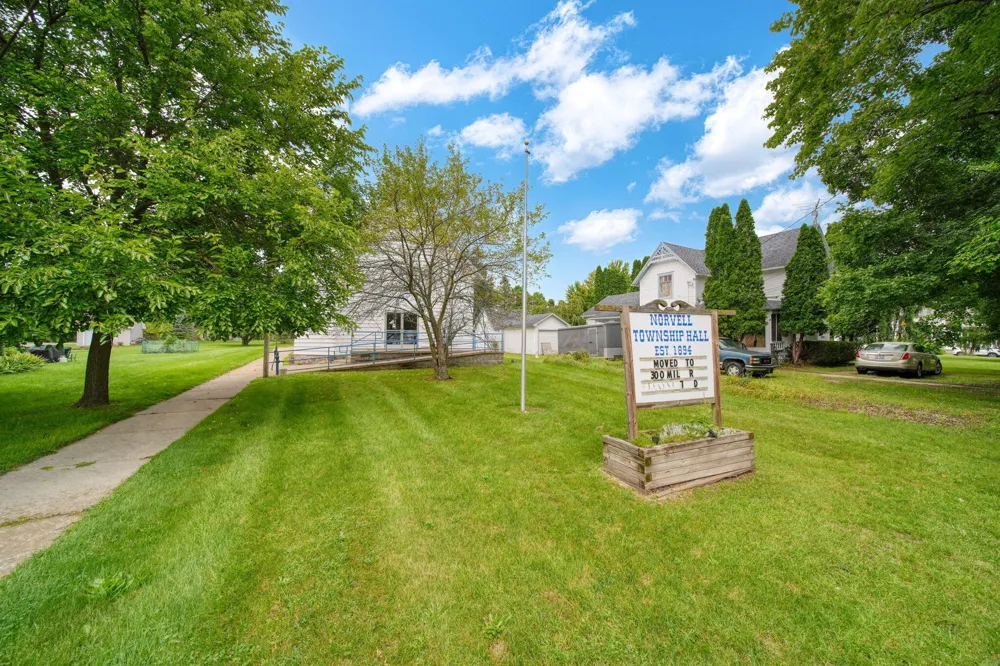 106 E Commercial Street Brooklyn, MI 49230