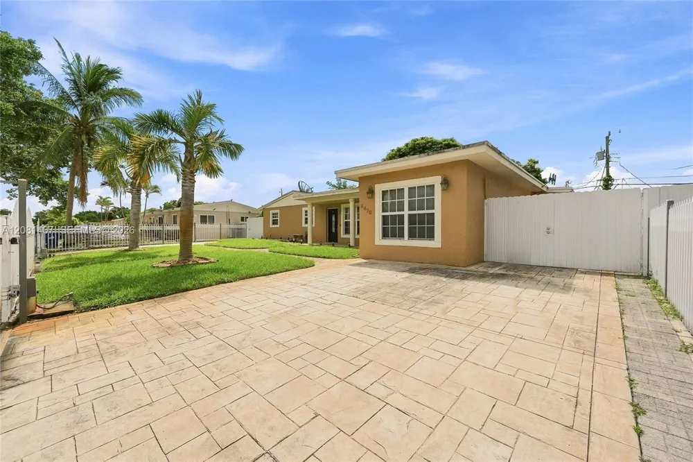 4470 NW 171st Ter Miami Gardens, FL 33055