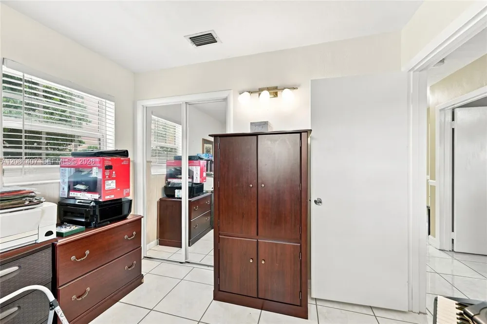4470 NW 171st Ter Miami Gardens, FL 33055