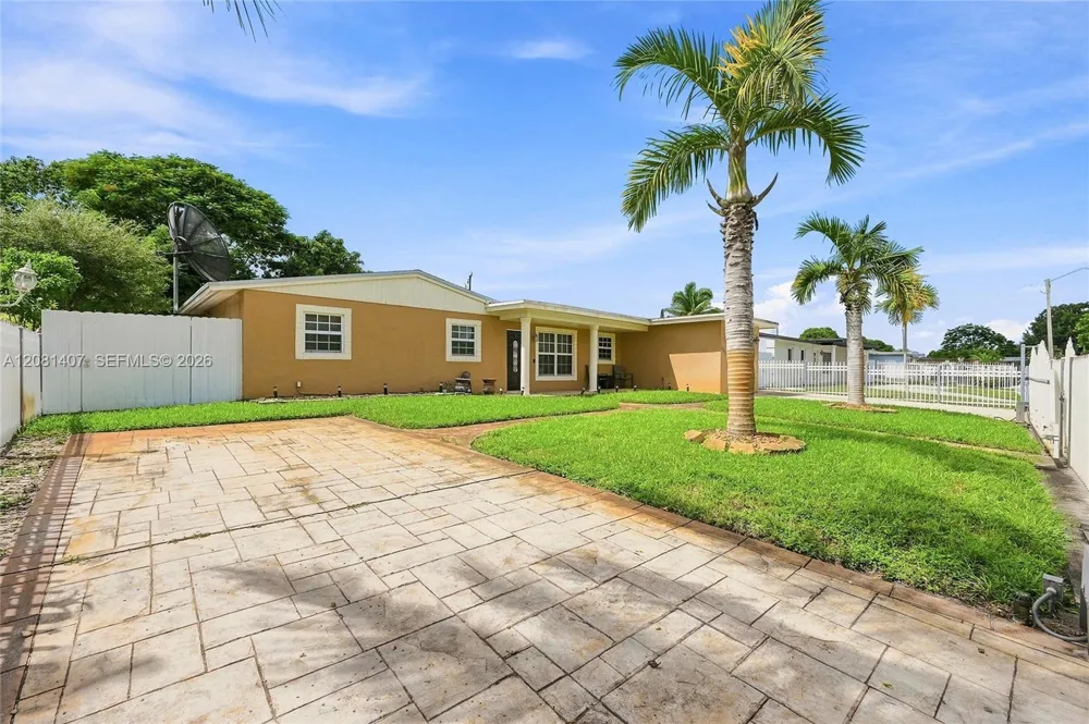 4470 NW 171st Ter Miami Gardens, FL 33055
