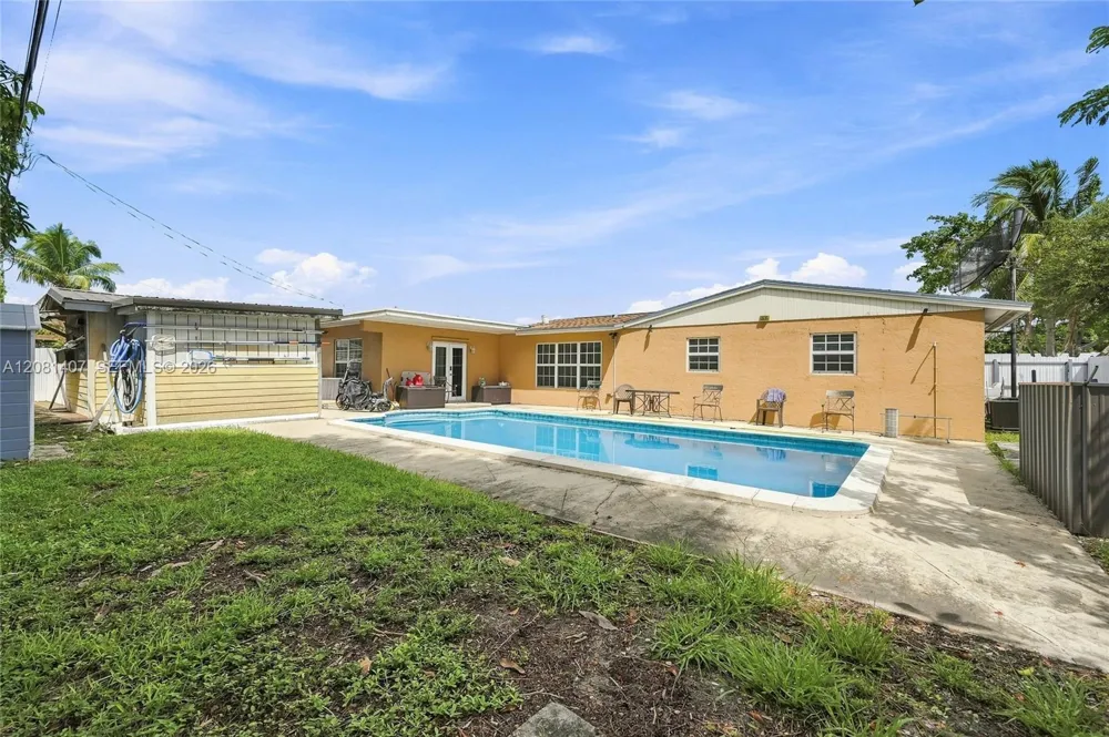4470 NW 171st Ter Miami Gardens, FL 33055