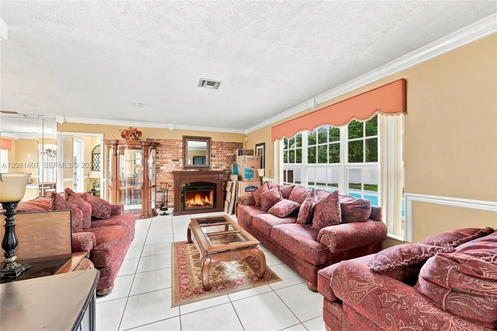4470 NW 171st Ter Miami Gardens, FL 33055