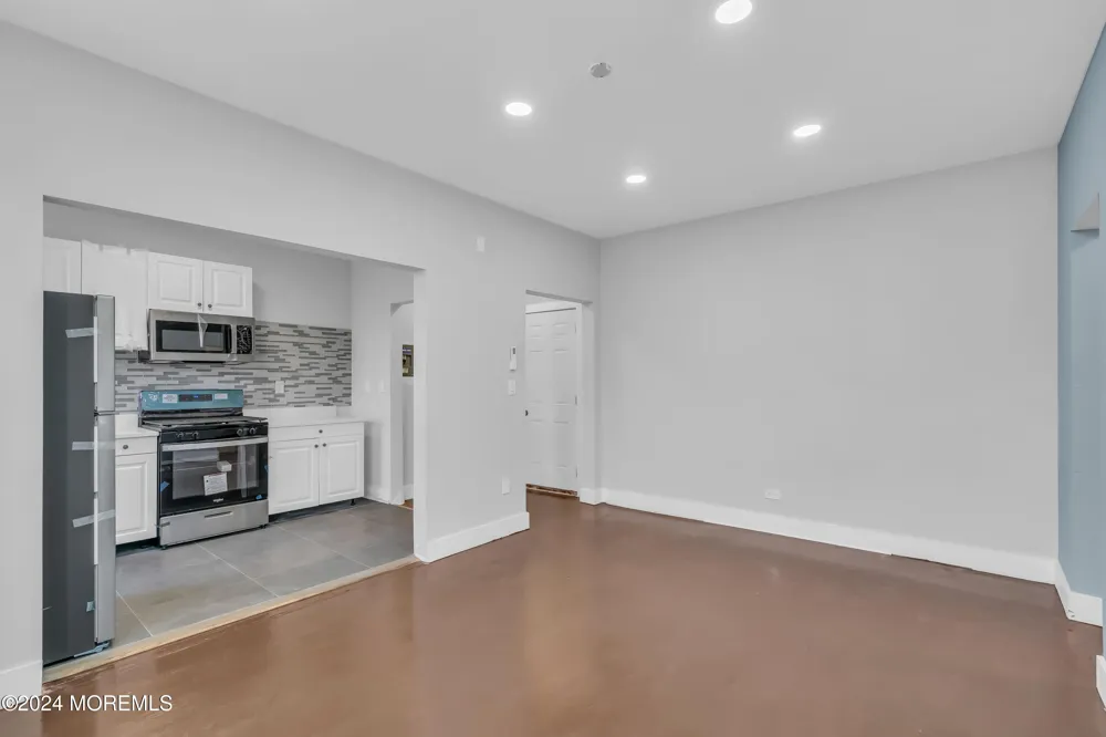 922 4th Avenue #2A Asbury Park, NJ 07712