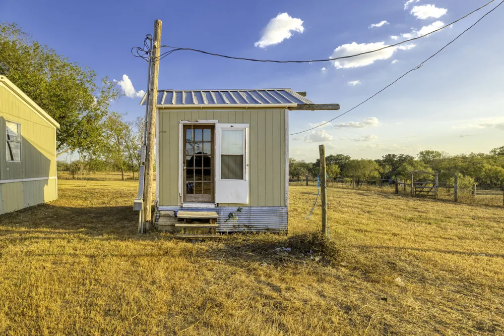 645 Old Luling Road Lockhart, TX 78644