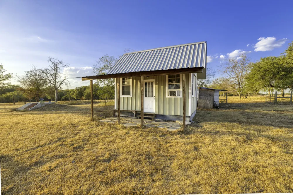 645 Old Luling Road Lockhart, TX 78644