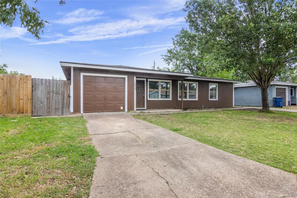 3018 Vance Avenue Texas City, TX 77590