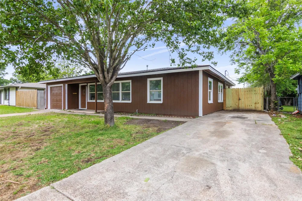 3018 Vance Avenue Texas City, TX 77590