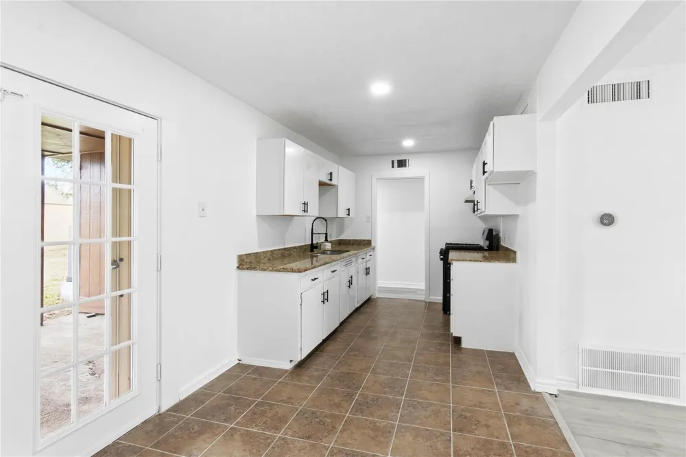 3018 Vance Avenue Texas City, TX 77590